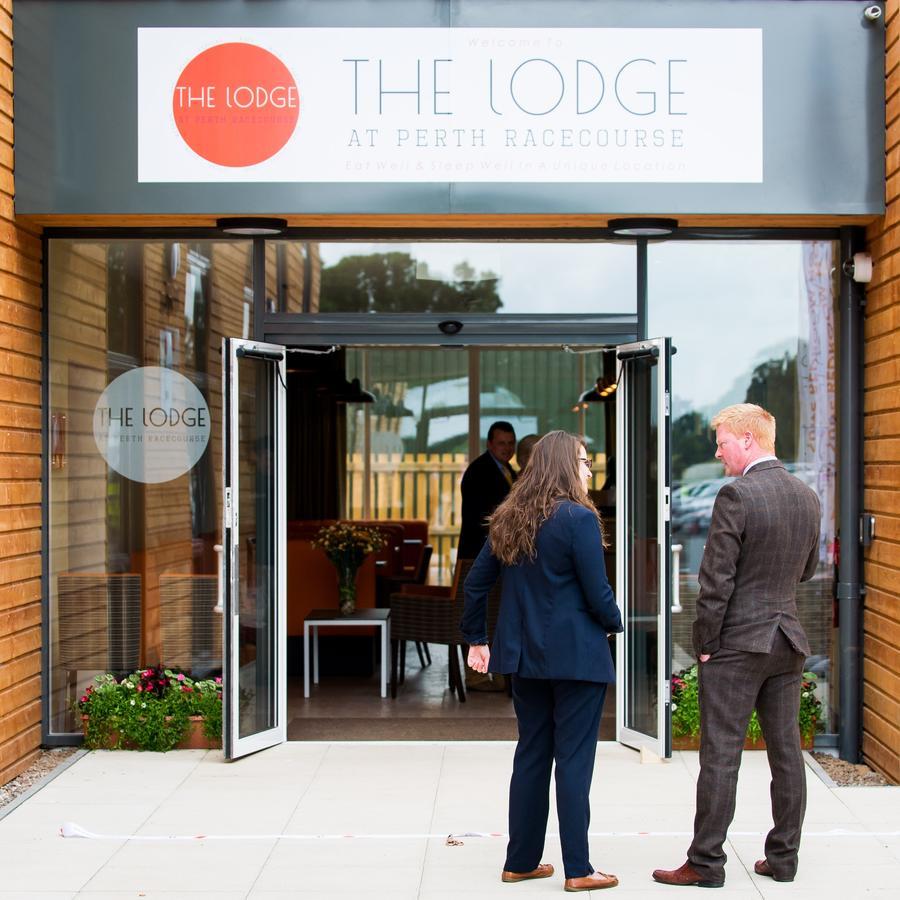 The Lodge At Perth Racecourse Exterior photo