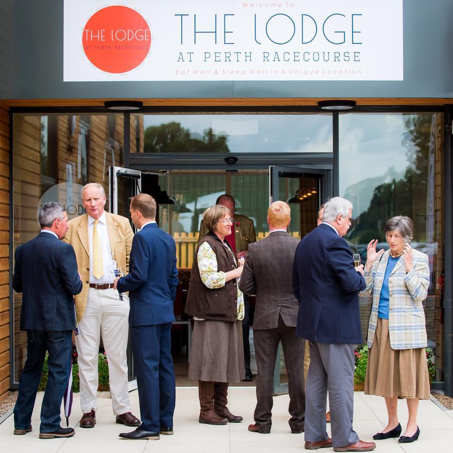 The Lodge At Perth Racecourse Exterior photo